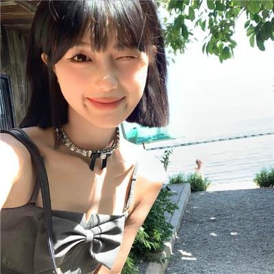 驼背人与舞女